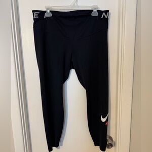 Nike dri-fit leggings size 1X minor pilling in crotch area